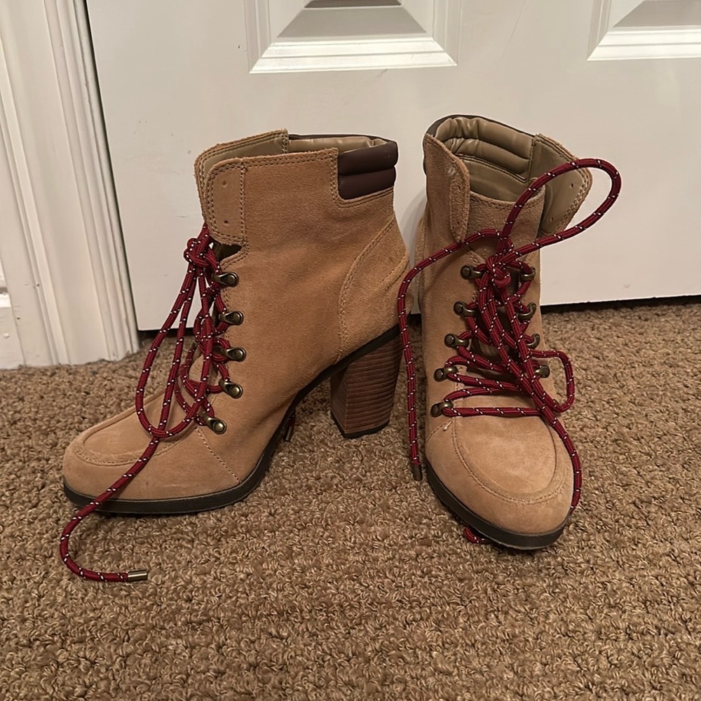 Gianni Bini Size 8.5 boots. Hardly worn.